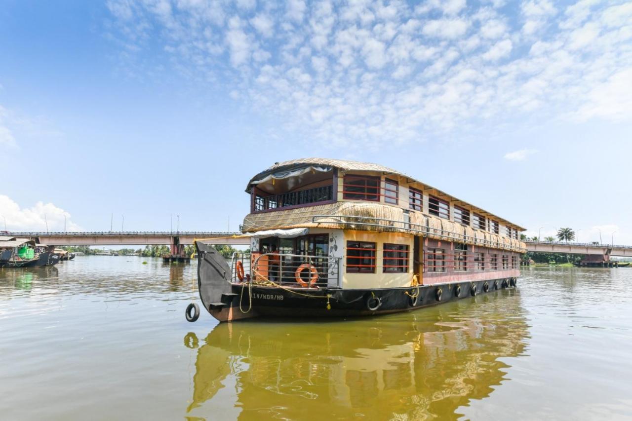 Sreekrishna Houseboat C/O Sreekrishna Ayurveda Panchakarma Centre Alappuzha Exterior photo