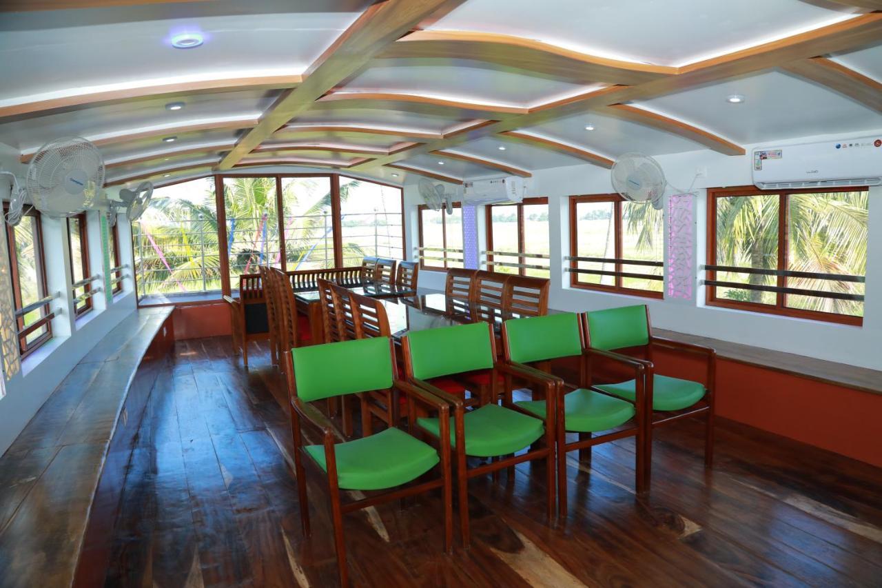 Sreekrishna Houseboat C/O Sreekrishna Ayurveda Panchakarma Centre Alappuzha Exterior photo