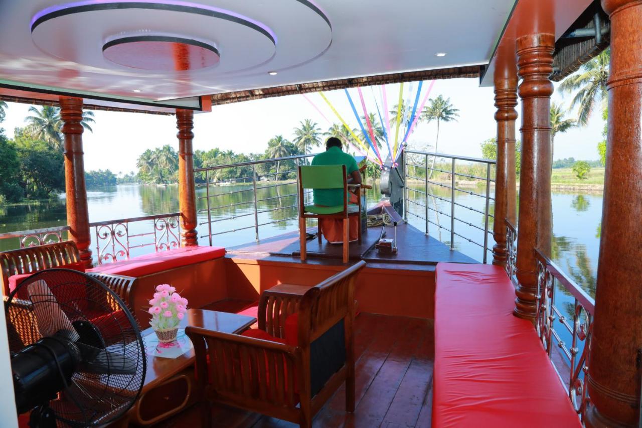 Sreekrishna Houseboat C/O Sreekrishna Ayurveda Panchakarma Centre Alappuzha Exterior photo