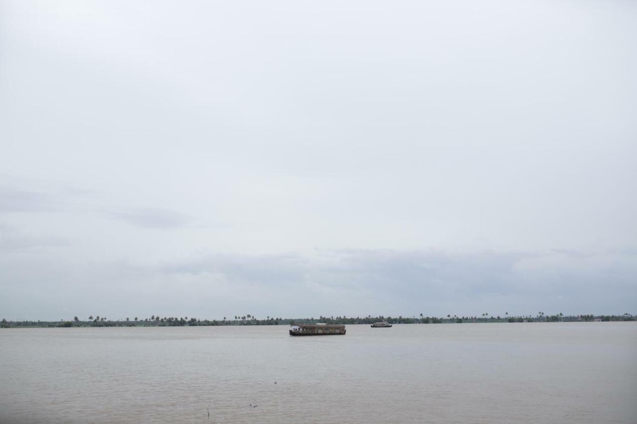 Sreekrishna Houseboat C/O Sreekrishna Ayurveda Panchakarma Centre Alappuzha Exterior photo